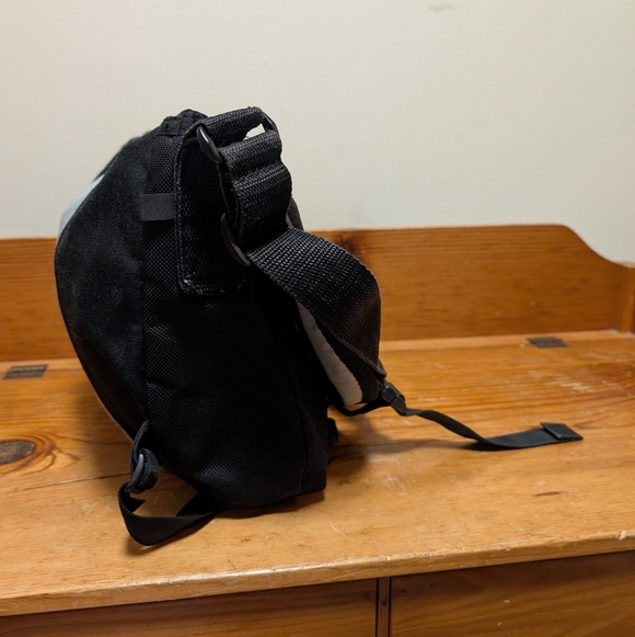 Timbuk2 Classic Messenger Bag Black Grey Crossbody - Picture 10 of 12